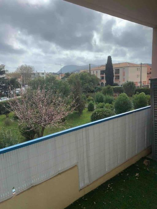 Appartement Familial En Bord De Mer Ла Сен-сюр-Мер Екстериор снимка